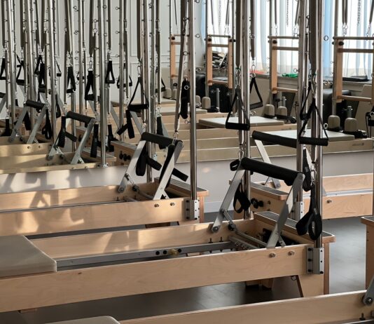 혹시 자세 때문에 고민이라면? 스파인 코렉터 하나로 척추 미인 되는 꿀팁